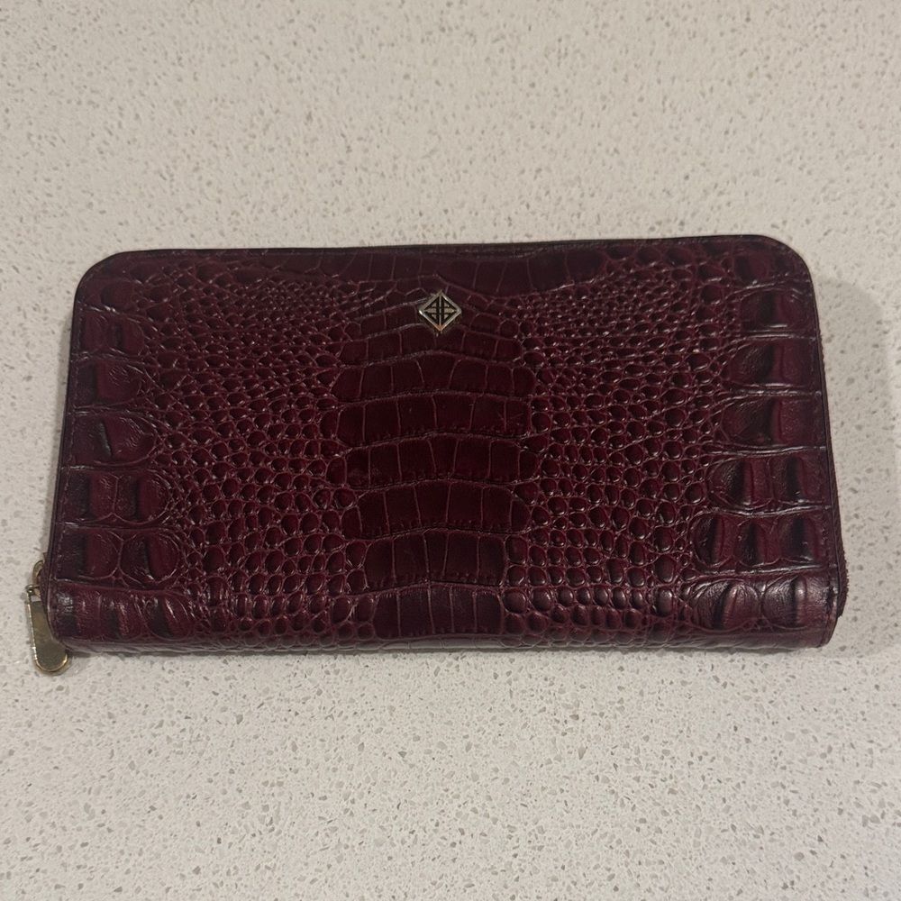 ANTONIO MELANI Gorgeous Burgundy Leather Croc Embossed Gold Lined Wallet Chic